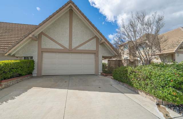 Beautiful 4-Bedroom Home in the Heart of Valencia!