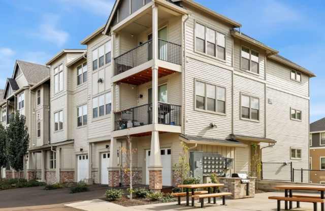 Bright 2Bd 2Ba Beaverton Condo!! By Nike, River Terrace,  shopping! ~ in unit laundry, Reserved Parking, Access to Gym, Pool, and Playground!!!! - 17137 Southwest Appledale Road, Tigard, OR 97007