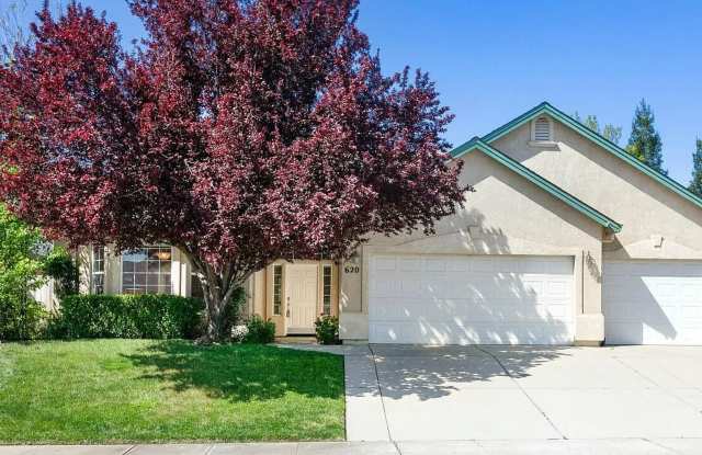 Spacious Home Near Mountain View School with a 3 Car Garage