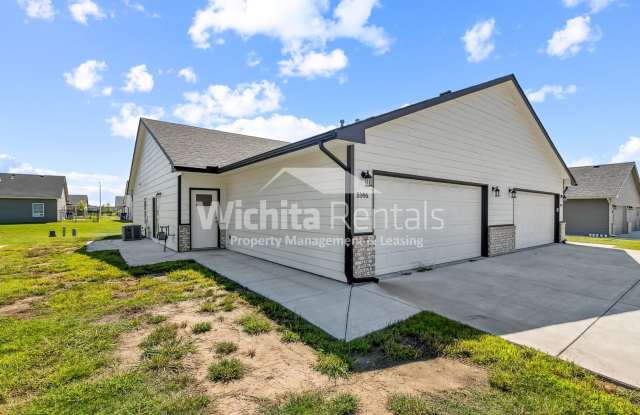 Move-In Ready Duplex in Bel Aire!