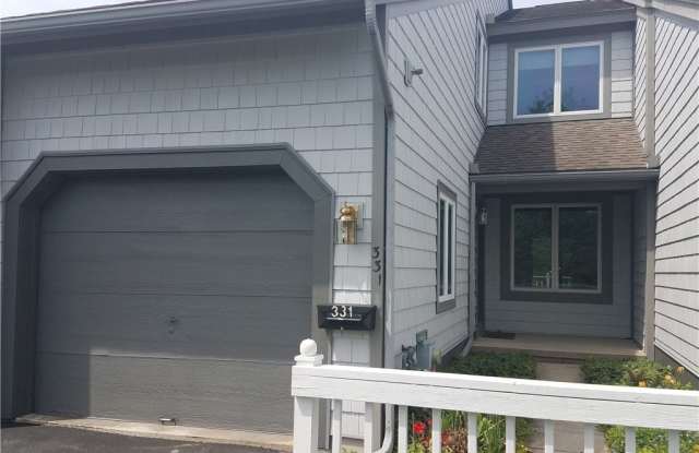 Photo of 331 Summerhaven Drive N