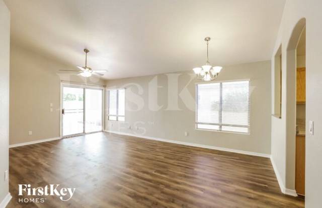 652 West Baylor Lane