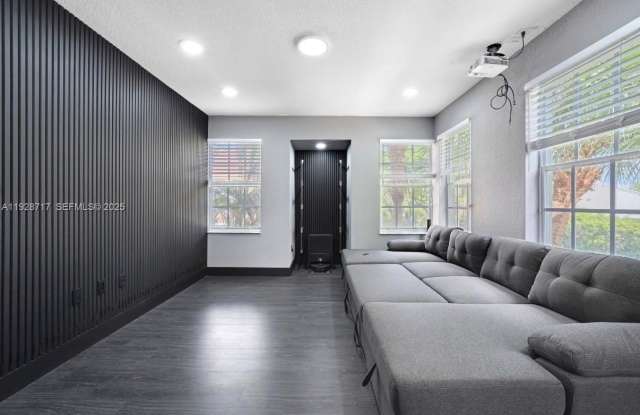 Photo of 1010 Belmont Pl