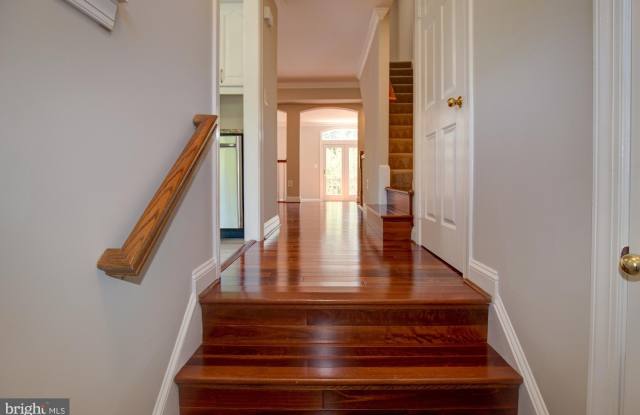 7507 COLLINS MEADE WAY