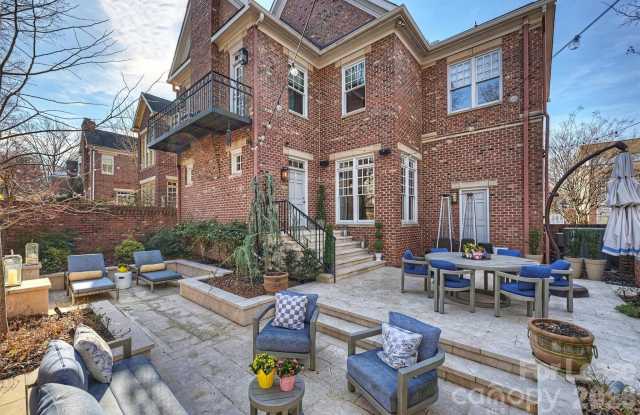 1124 Dilworth Crescent Row