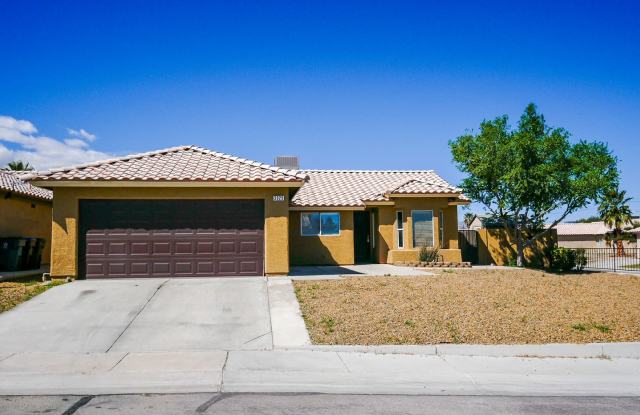 3 Bed with Swimming Pool in Las Vegas Nevada. - 3925 Mineola Way, North Las Vegas, NV 89032