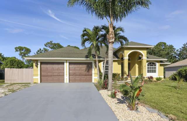 709 NW North Macedo Boulevard