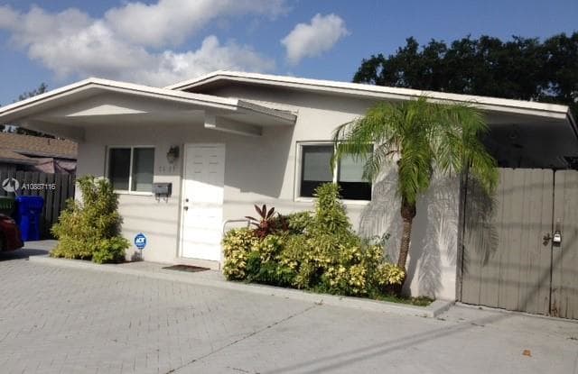 2860 SW 32nd Ave - 2860 Southwest 32nd Avenue, Miami, FL 33133