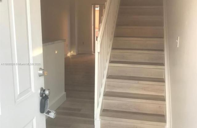 Photo of 928 SW 3rd St