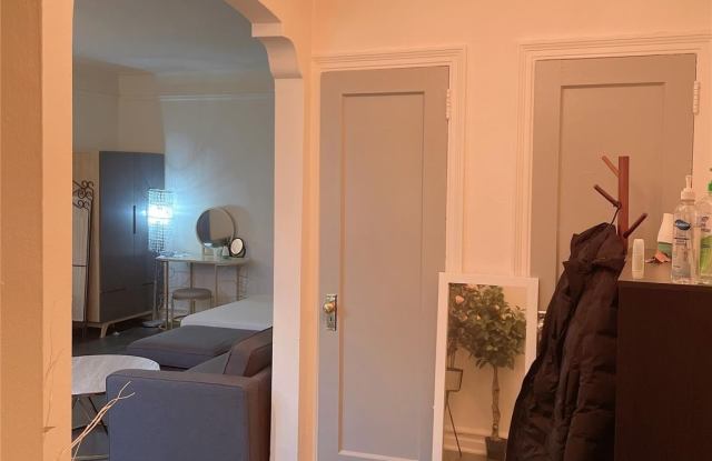 Photo of 110-21 73rd Rd unit: 5F