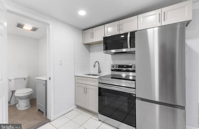2120 CHRISTIAN Street unit: 3