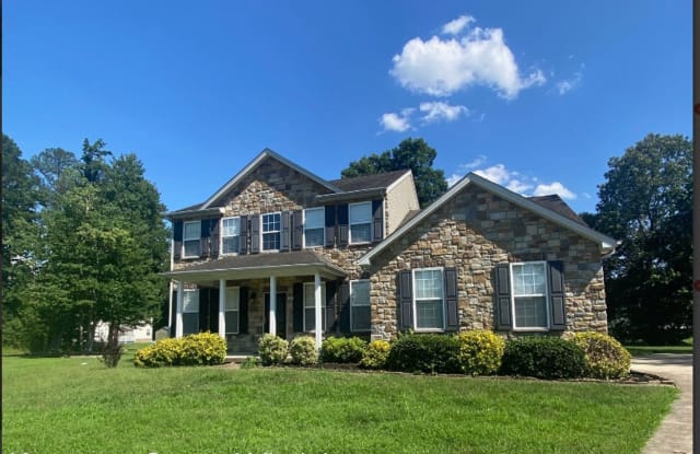 317 Queen Ct - 317 Queen Court, Smithfield, VA 23430