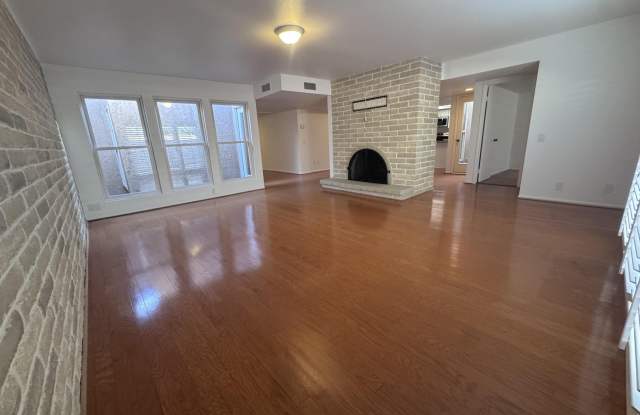 7926 E BONNIE ROSE Avenue