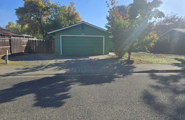 Photo of 3 bed 2 bath Single Home for Rent in Grants Pass