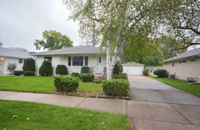 Great ranch style home near John Marshall High School! - 1404 15th Avenue Northwest, Rochester, MN 55901