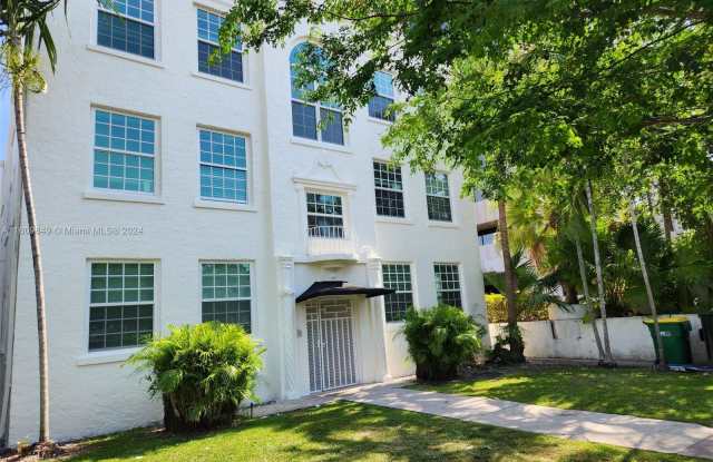 130 Antiquera Ave