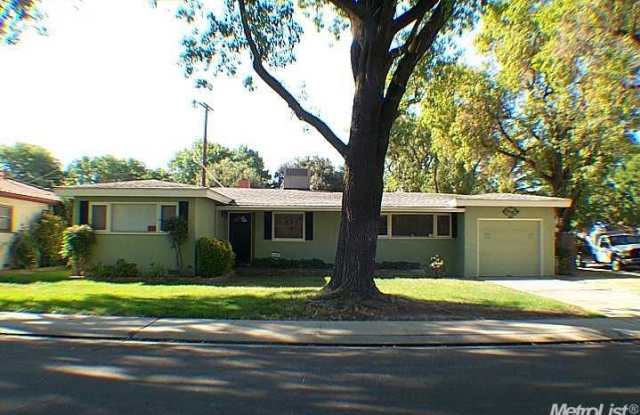 Central MODESTO: $1800 2 bed/1bath with 1 car garage near Doctors Medical Center * - 518 Coronado Way, Modesto, CA 95350