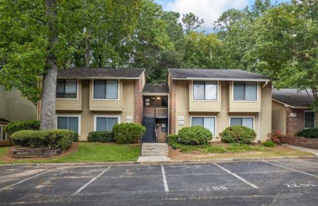 2205 Surrey Court SE