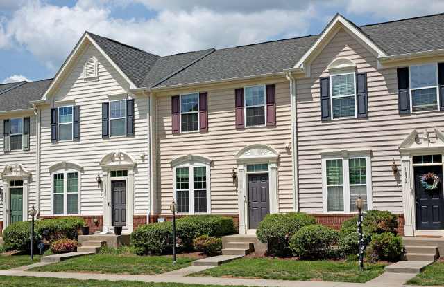Dog-Friendly Pavilions at Pantops Townhome With Garage