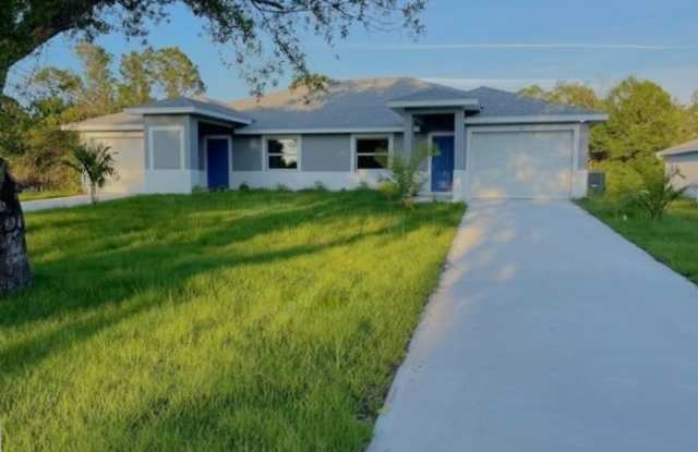 3/2/1 - GREAT LOCATION IN LEHIGH ACRES- BELL BLVD