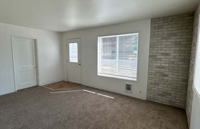Two Bedroom Home with a Garage - Move in Special