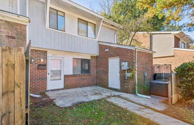 Move In Ready Townhome!