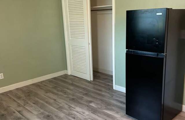 4917 Vincennes Street