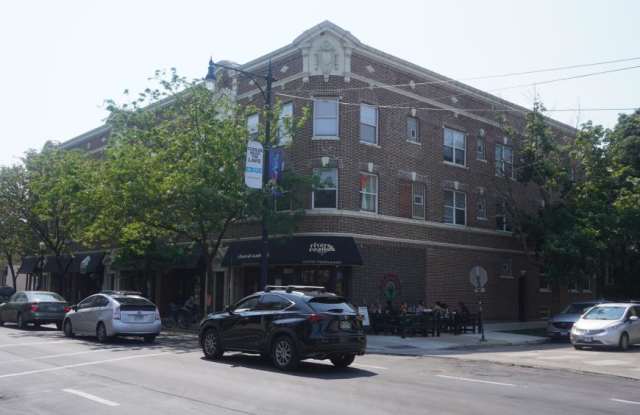 Photo of 6357 N Lakewood