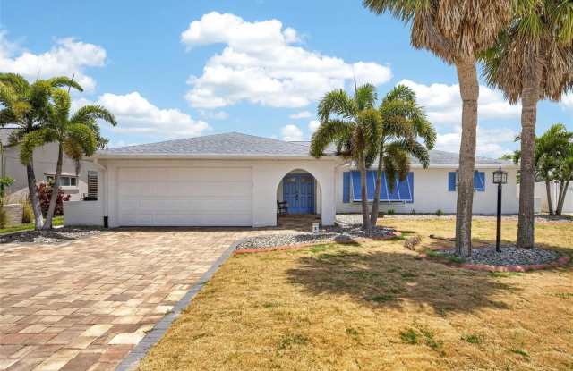 6305 COTTONWOOD LANE