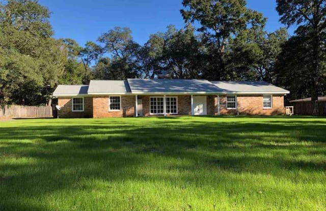 2 Manor Drive - 2 Manor Drive, Warrington, FL 32507