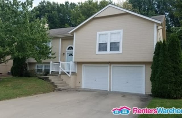 308 Shenandoah Drive - 308 Shenandoah Drive, Raymore, MO 64083