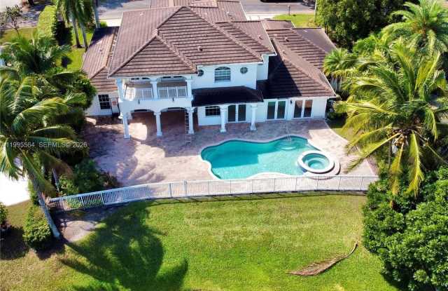 5023 NW 94th Doral Pl
