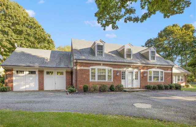 Photo of 8 Brenton Road unit: 2