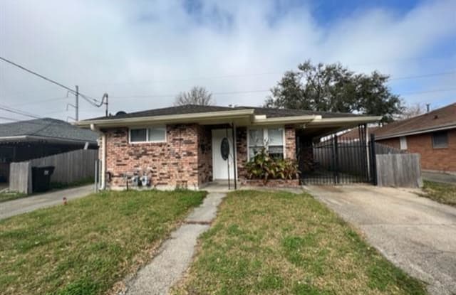 3006 PAKENHAM Drive - 3006 Pakenham Dr, Chalmette, LA 70043