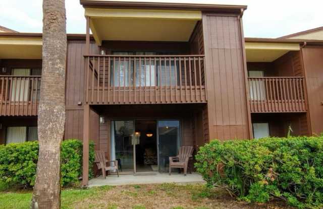 2 BR and 2 Baths overlooking the Tennis Court