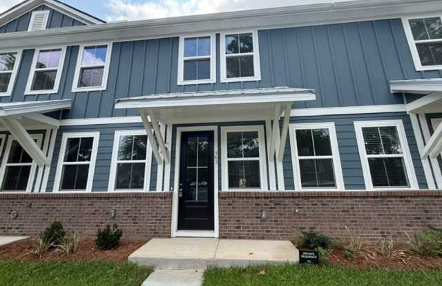 3 Bedroom 2.5 Bathroom Townhouse in Windward Village - Summerville