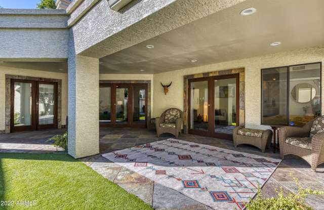 8756 E MUSTANG Trail