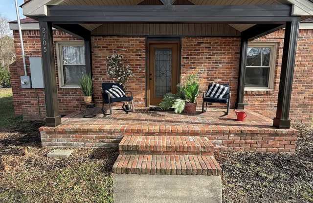 Photo of 2705 S Battlefield Blvd