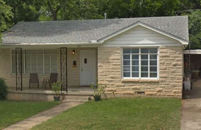 UT PRE LEASE: Charming 3 bed / 1 bath House - Walk to UT Campus - Washer/Dryer Included photos photos