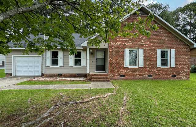 Beautiful 3 Bed 2 Bath Fayetteville Home with Fenced Yard