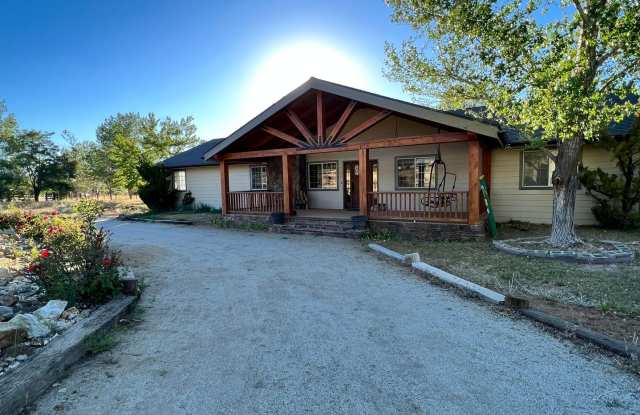 Photo of BEAUTIFUL Mountain Home