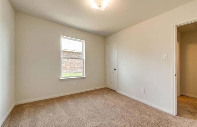 2713 Dustin Trail