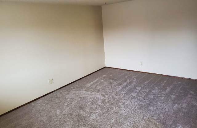 Cozy North Spokane 2BR with New Carpet  Prime Location