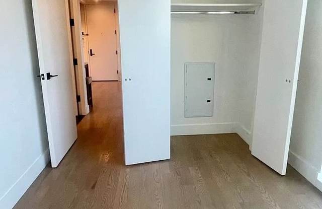 824 Lexington Avenue