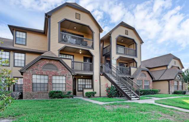 1/1 Condo in Gated Lakefront Community ~ Laminate Flooring and Brand-New SS Appliances!!