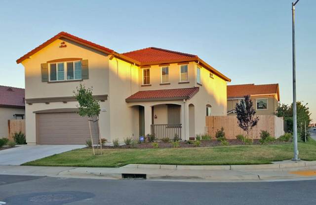 Beautiful 4 Bedroom 3 Bathroom 2700SF Rancho Cordova Home