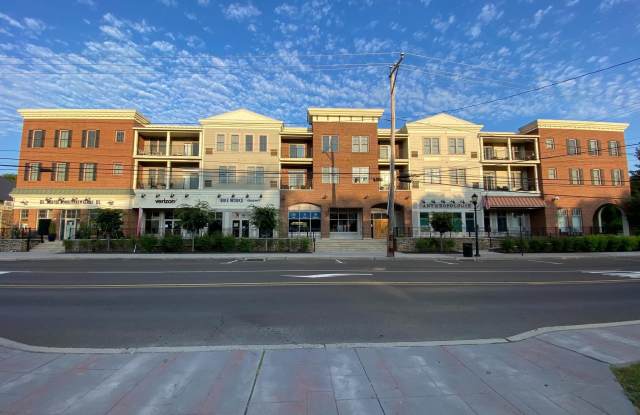 Photo of 200 N SYCAMORE Street unit: 2I