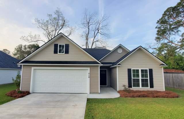 NEW 3 bedrooms, 2 baths in Hahira/North Lowndes County. Fenced in Backyard! LVP Throughout! - 410 Peters Street, Hahira, GA 31632