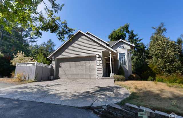 West Linn Single Family 3 Bd/2.5 Bth w/ Basement/Bonus Room.