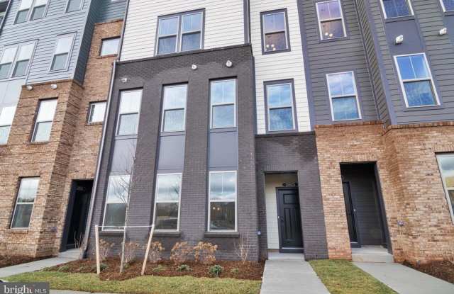 Luxury 2-story condo